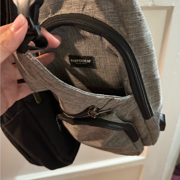 Black only left crossbody canvas bags. - Picture 5 of 5